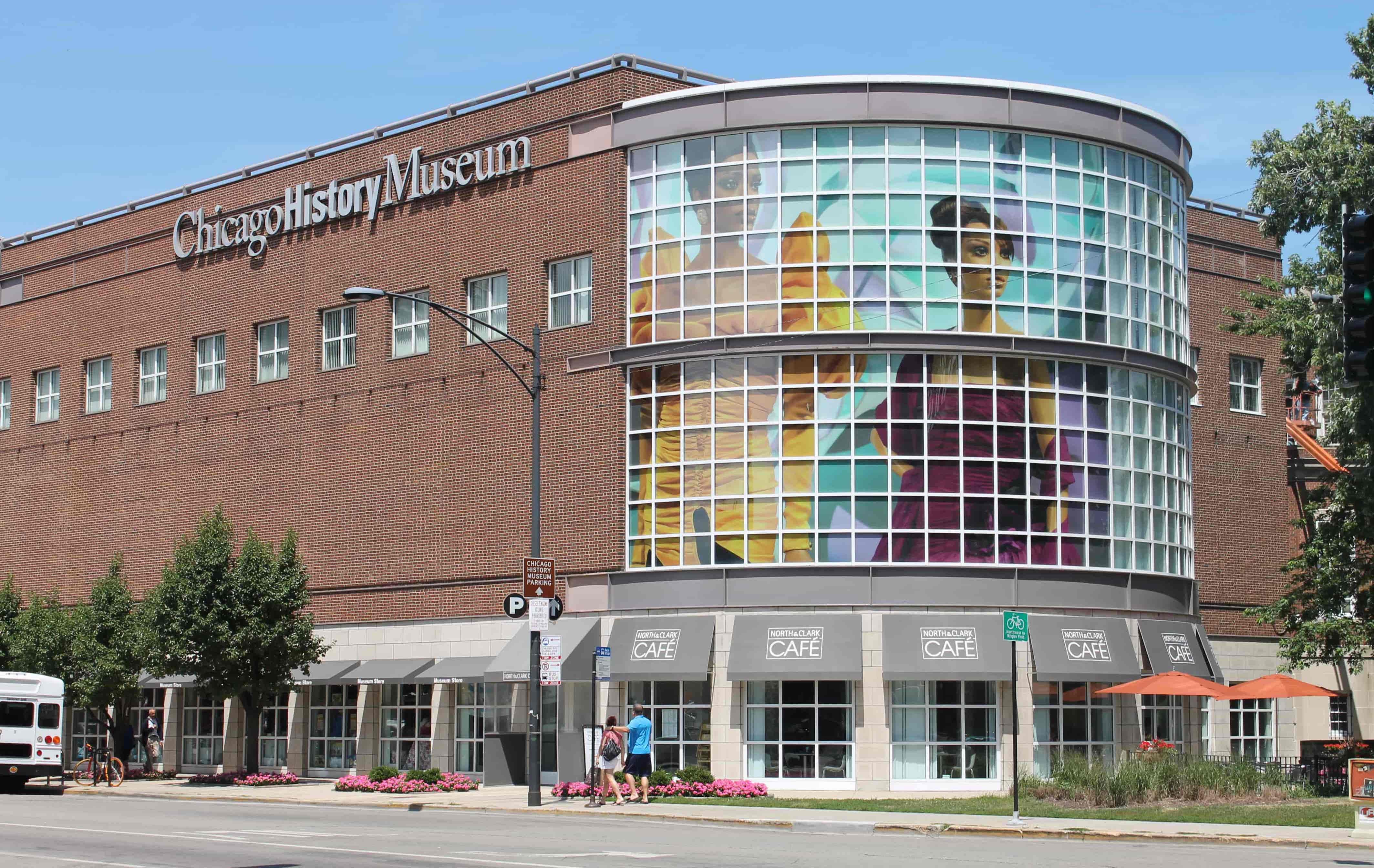 architectural glass finishes depicting large artistic rendition of two women at the Chicago History Museum-1